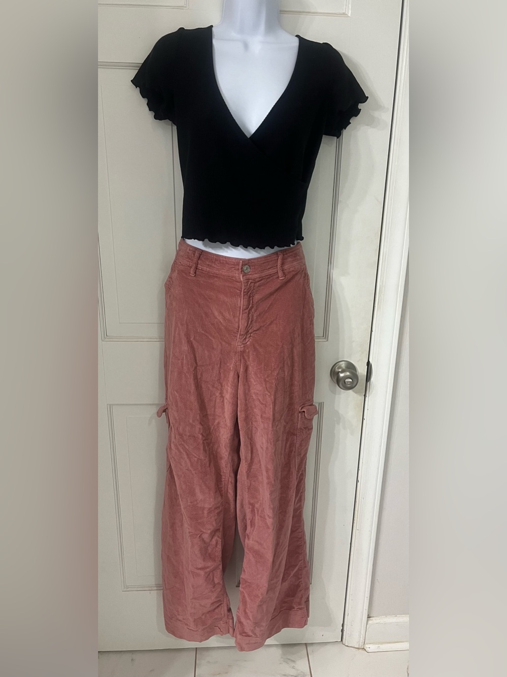 American Eagle Wide Leg Corduroy Cargo Pants in Dusty Rose